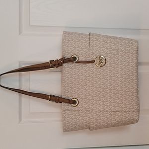 Michael Kors Jet Set Tote